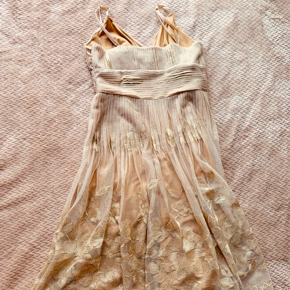 * Stunning lace evening gown - Picture 3 of 5